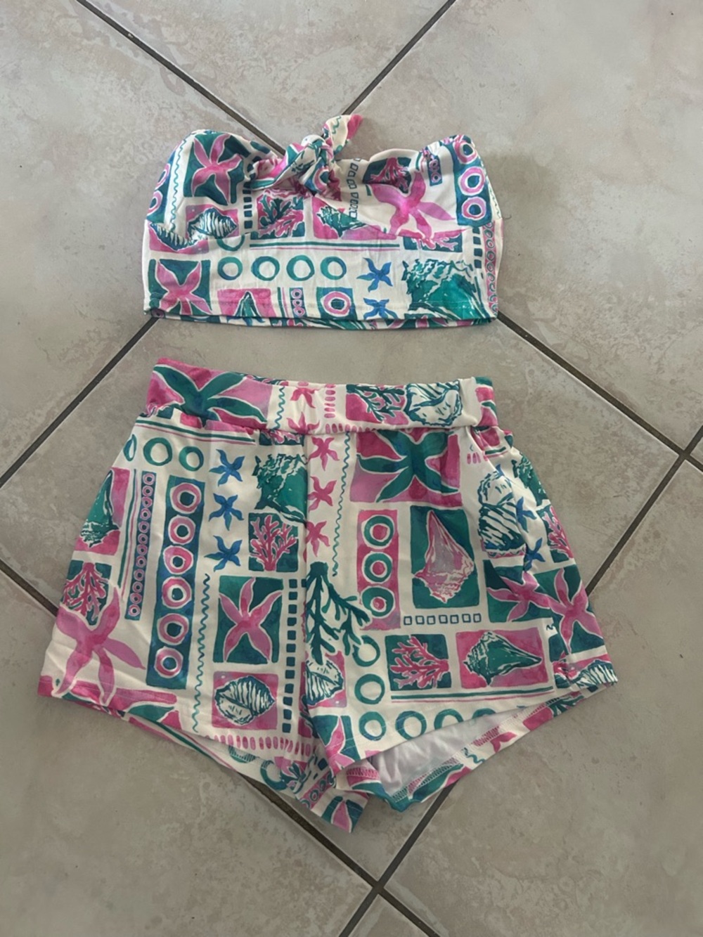 Two-Piece Tropical Print Bandeau & Shorts Set in Pink & Teal